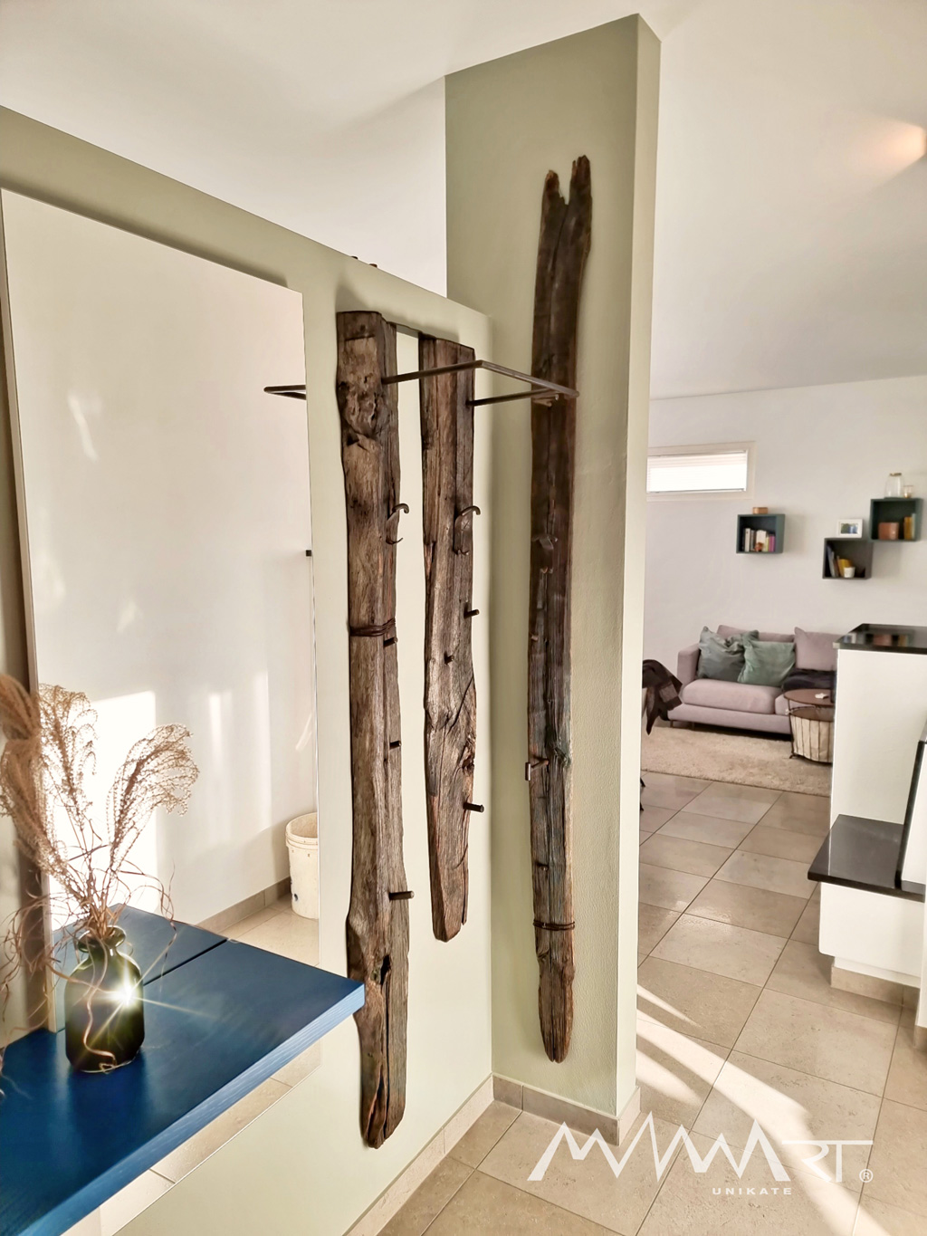 Garderobe aus Weinbergsaeulen 2